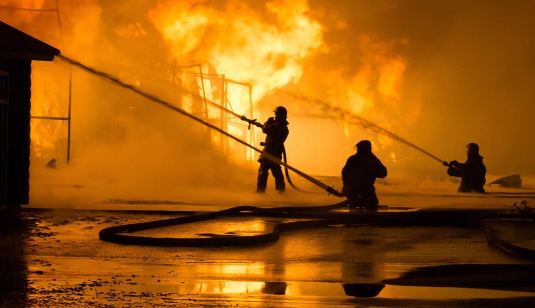Grossbrand in Firmengebäude in Lustenau - Mehrere Bewohner aus der Nachbarschaft evakuiert