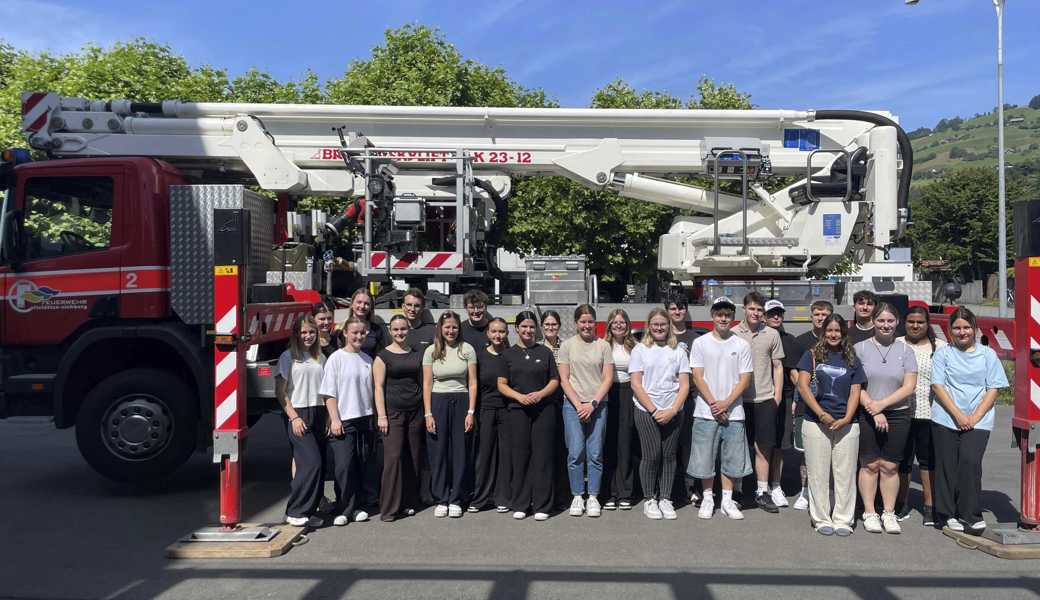 Die Lernenden der Oberrheintaler Gemeinden besuchten die Feuerwehr Altstätten-Eichberg.