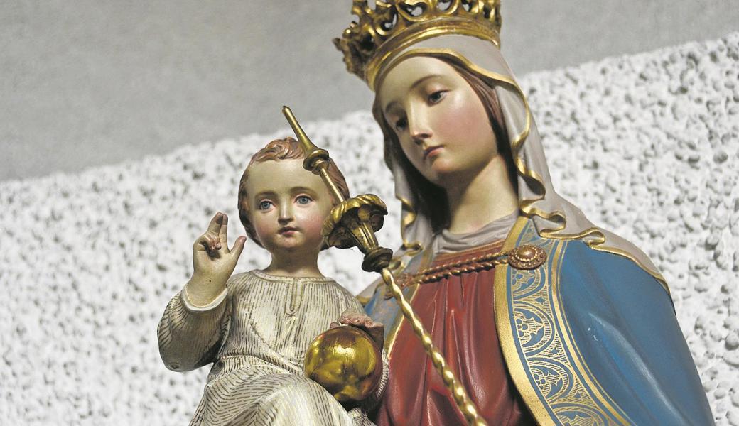 Die Katholiken verehren Maria. Davon zeugt die Figur in der katholischen Kirche in Diepoldsau. Für die Reformierten ist die Gottesmutter weniger bedeutsam. Heiligenfiguren findet man in evangelischen Kirchen grundsätzlich nicht.