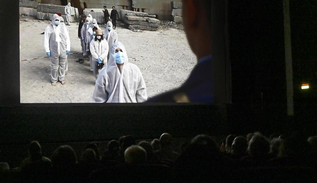 Vom Kantonsrat mit einem Lotteriefondsbeitrag unterstützt: Das Kinotheater Madlen in Heerbrugg investiert in neue Technik. Immer wieder bietet es auch einheimischem Theater- und Filmschaffen eine Plattform, hier als Beispiel den Jugendlichen des Heims Oberfeld, die letztes Jahr Max Frischs «Andorra» verfilmt hatten.