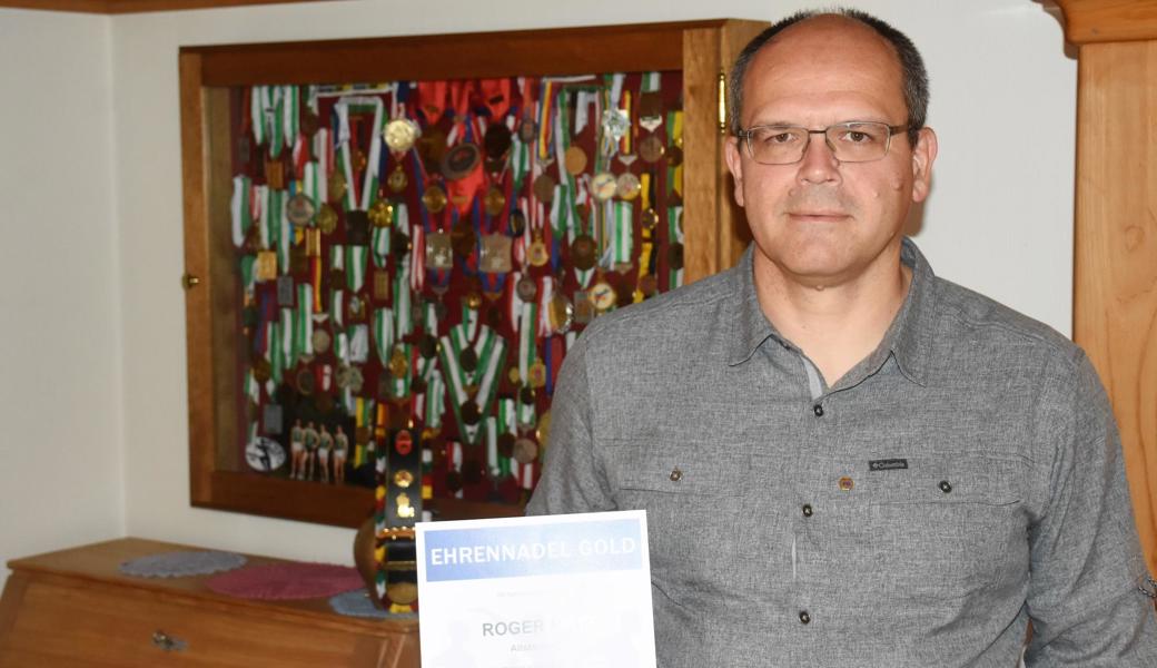 Roger Matt ist mit der goldenen Ehrennadel der Sport Union Schweiz geehrt worden. Der Altstätter war Sportler und Trainer und ist nun Schiedsrichter in der Leichtathletik. 