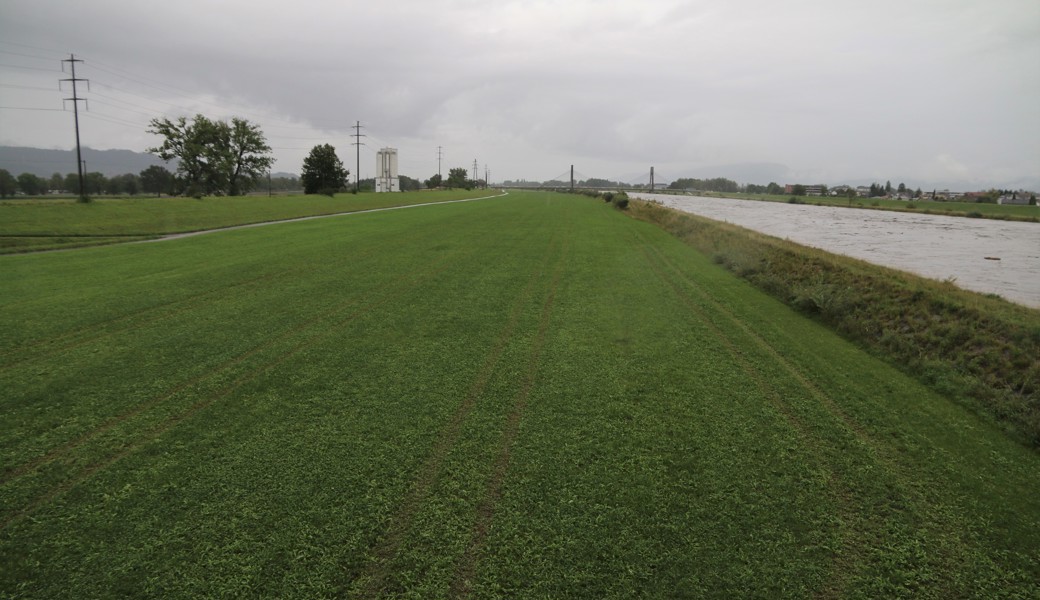 Das Rheinvorland bei Diepoldsau muss am Sonntagabend, 18.30 Uhr, noch nicht als Hochwasser-Auffangbecken dienen. Das Rheinvorland bei Diepoldsau muss am Sonntagabend, 18.30 Uhr, noch nicht als Hochwasser-Auffangbecken dienen.