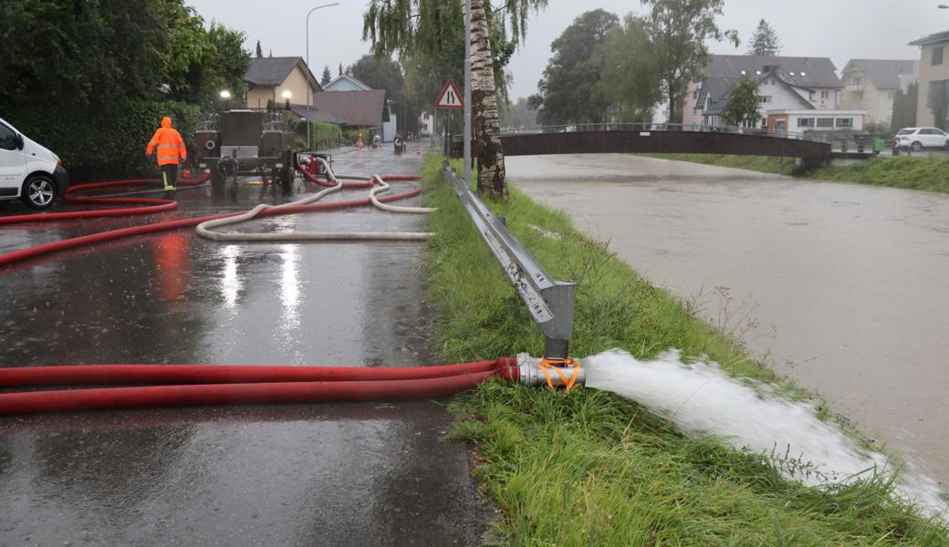 In Widnau hat die Feuerwehr Schächte und Keller ausgepumpt.