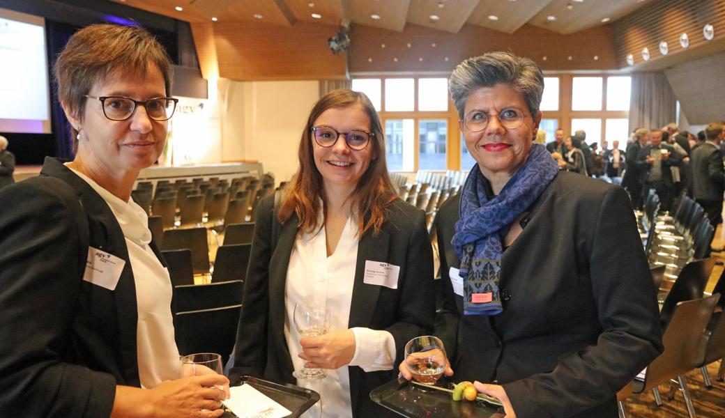 (v.l) Judith Mark, Kantonsschule Heerbrugg; Corinne Britschgi, Projektteam FHS St.Gallen und Sarah Peter Vogt, intu consulting + Coaching, Balgach.