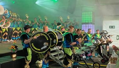 Fasnacht im Sommer: Jubiläumsfest der «Bazzaschüttler» macht Dorf zum Hotspot der Guggenmusik