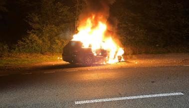 Fahrzeug stand in Flammen