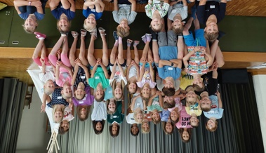 Viele Kinder nahmen an der Weltreise um den Buechberg teil