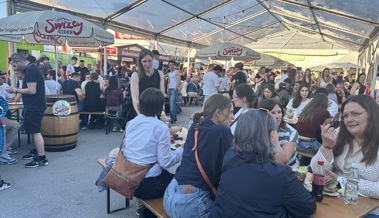 Blasmusik, Sonne und volle Zelte: So war der Rhema-Samstag