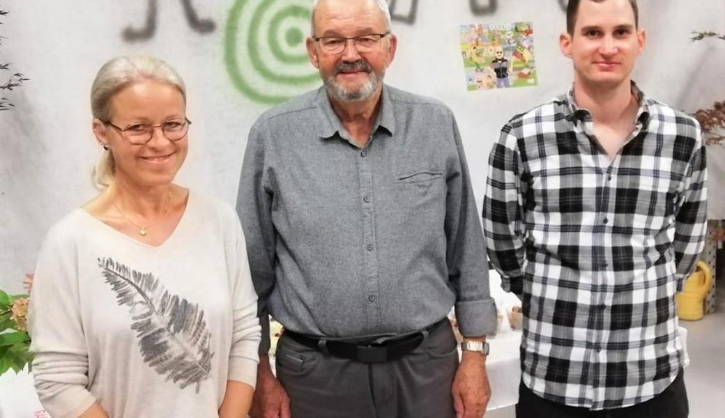 Die besten Diepoldsauer Pistolenschützen: Sieger Ruedi Müller (Mitte) gewann vor Sandro Sieber (rechts) und Rita Stückl.