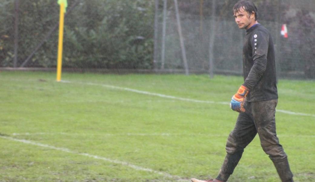 Zum vierten Mal stand Angelo Sturzenegger für Heidens erste Mannschaft im Tor. In den ersten 30 Minuten wurde er von sechs Gegentoren begossen, danach stand er weitgehend tatenlos im Regen.