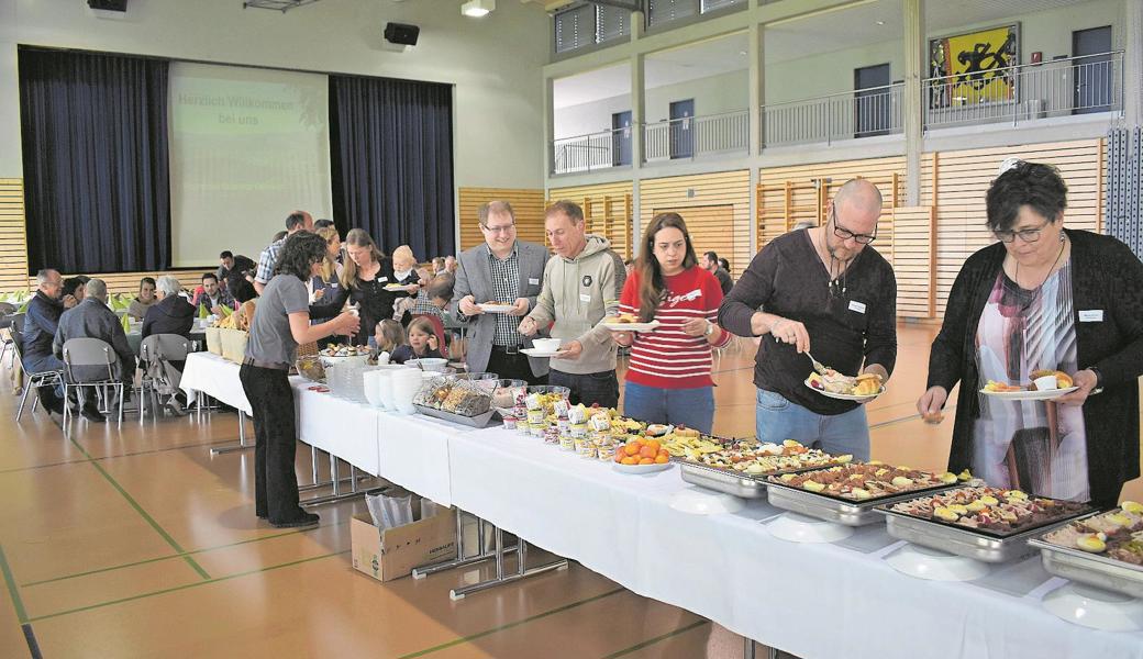 Die neuen Einwohnerinnen und Einwohner wurden mit einem feinen Zmorgebuffet verwöhnt.