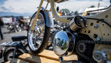 Motorengeräusche, Live-Musik und Schwingen am Zweitakttreffen