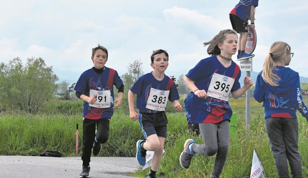 1000-Meter-Lauf mit dem Gastgeber STV Marbach (links) und dem TV Eichberg. 