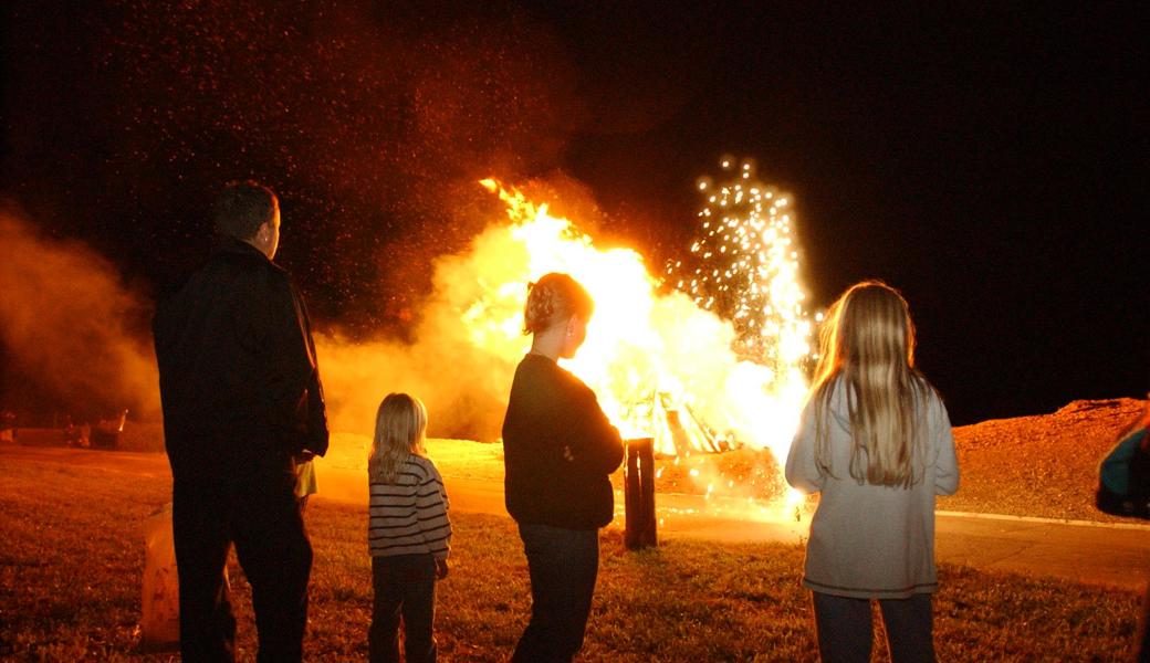 Feuer entrachen und Feuerwerk zünden ist wegen der Trockenheit bis auf Widerruf auch auf Gemeindegebiet von Balgach, Berneck, Au, Widnau und Diepoldsau verboten.