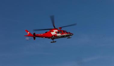 Rega fliegt 82-Jährigen nach E-Bike-Unfall ins Spital Rega fliegt 82-Jährigen nach E-Bike-Unfall ins Spital