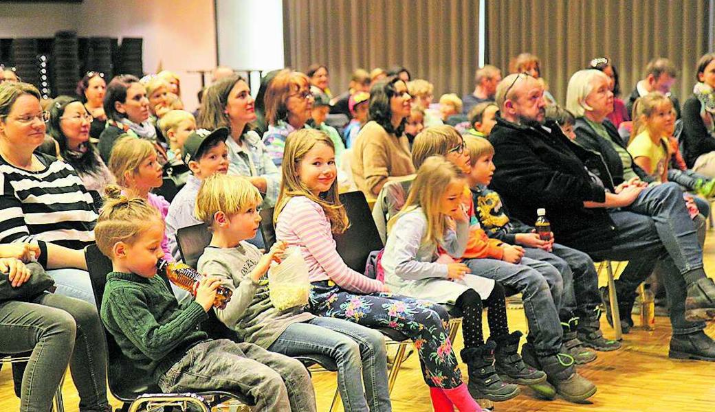 Kinder und Erwachsene erlebten einen grossartigen Theaternachmittag mit «Hänsel und Gretel». 