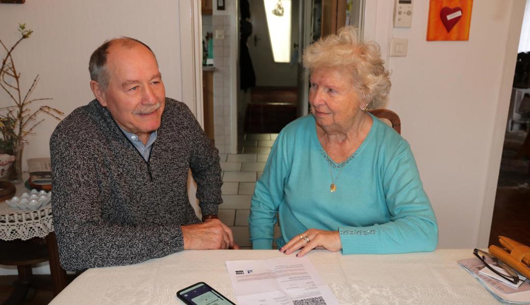 Fühlen sich vom Kanton im Stich gelassen: Walter und Marie-Luise Walser-Osterwalder mussten erst lange auf das Covid-Zertifikat warten, dann wurde es auch noch ohne Begründung widerrufen.