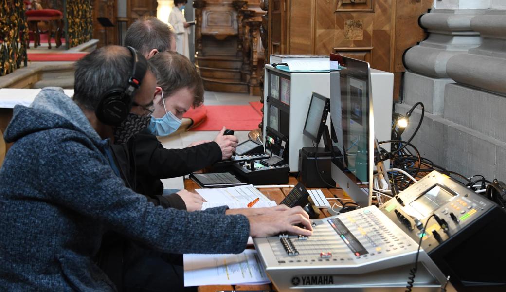 Die Regie des Livestream aus der Kathedrale St.Gallen, die Daten werden am Weihnachtstag zusätzlich über TVO übertragen.