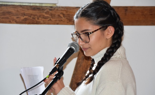 Junge Rednerin und junger Rednerin in Altstätten loben die Schweiz