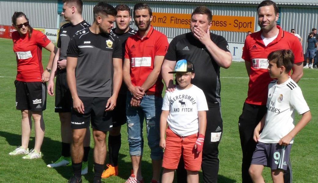 Abschied vom FCA für (v.l.): Physio Ursula Müller, Jan Köck, Dario Ilic, Christian Balmer, Sahin Irisme, Daniel Zoller und Adi Brunner. Silvan Luggen stand in der Startformation.