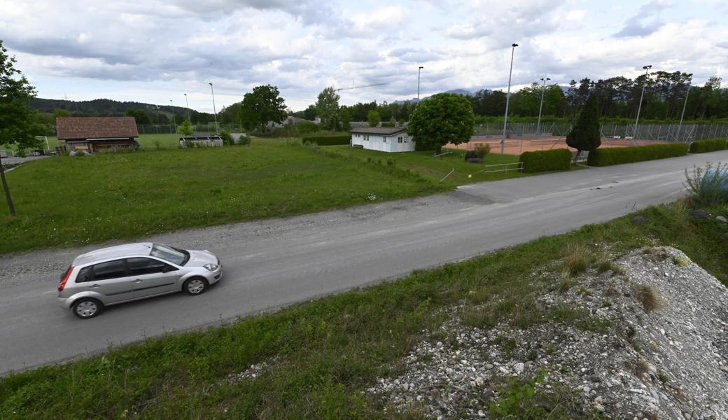 Zwischen Sportanlagen, Tennisplatz und Naturschutzgebiet würde die Swisscom gerne eine Mobilfunkanlage installieren.