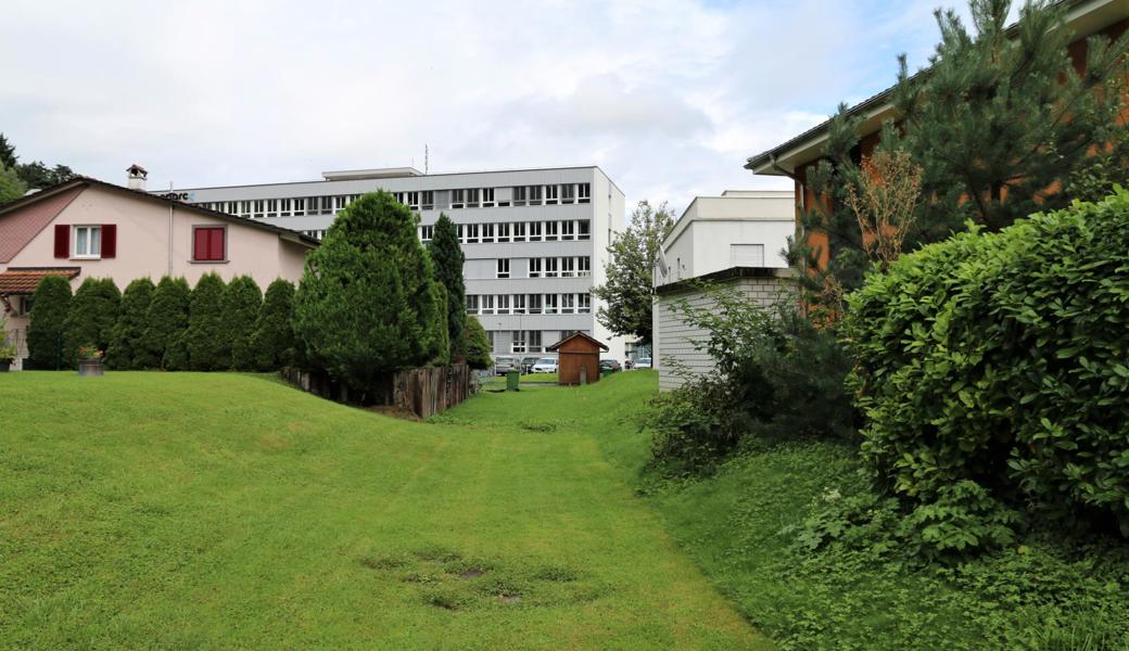 Die Fläche in der Mitte des Bildes befindet sich in Gemeindebesitz. Hier soll der Gerbeweg durchführen. Ziel ist eine sichere Verbindung für Fussgänger zum Industriestandort «Wild Heerbrugg Areal» und weiter über den Ziegeleiweg zum Zentrum Heerbrugg.