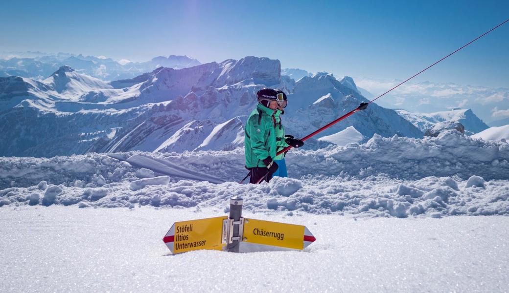 Skifahrer unterwegs auf dem Chaeserrugg.