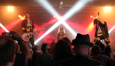 Mächtige Gitarrenriffs und bestes Wetter: Die ersten Bilder der Rheintaler Rock Nacht