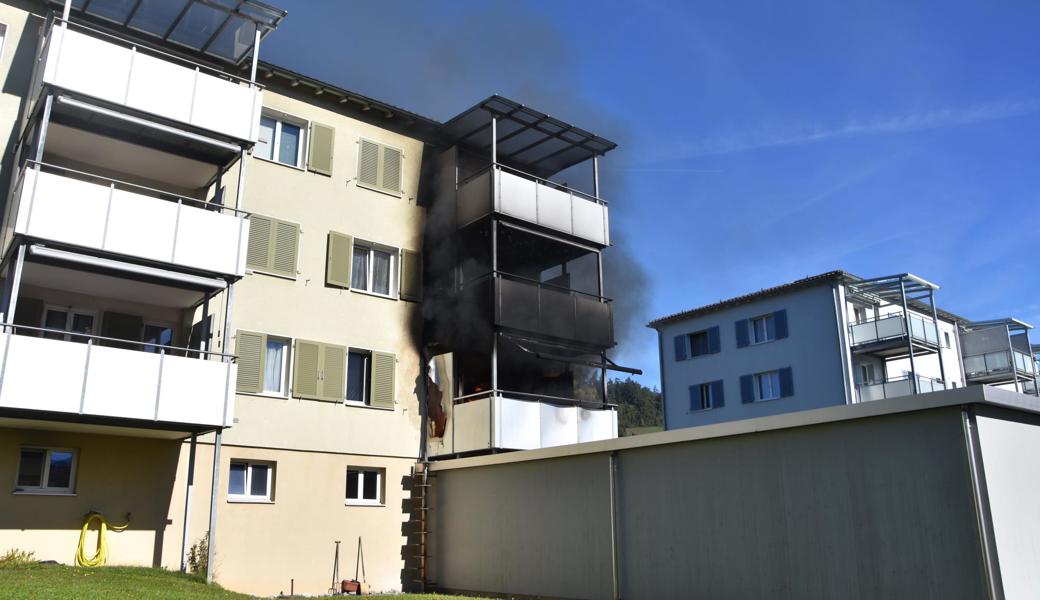 Das betroffene Mehrfamilienhaus befindet sich an der J. Schmidheinystrasse.