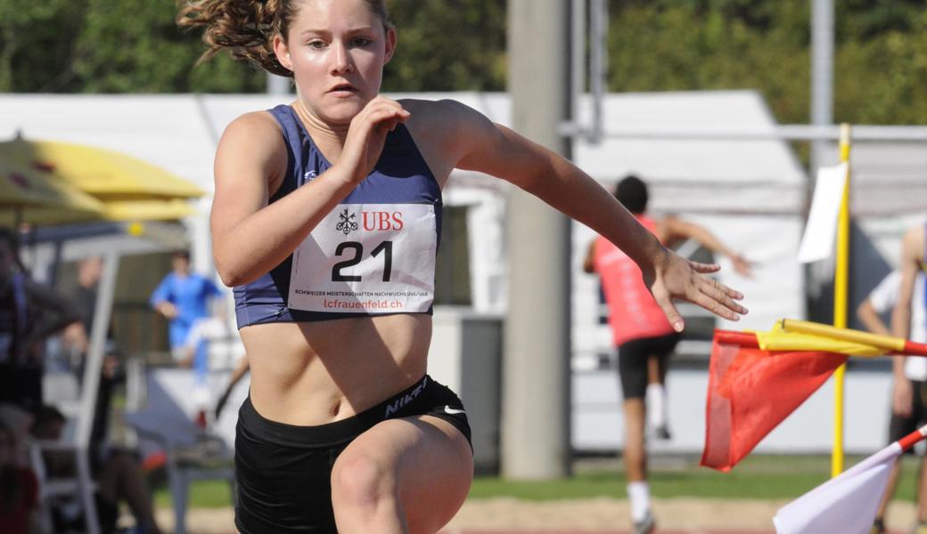 Die 16-jährige Dreispringerin Lena Bischofberger vom KTV Altstätten nimmt Anlauf zur Verbesserung ihrer persönlichen Bestleistung um mehr als einen halben Meter. 