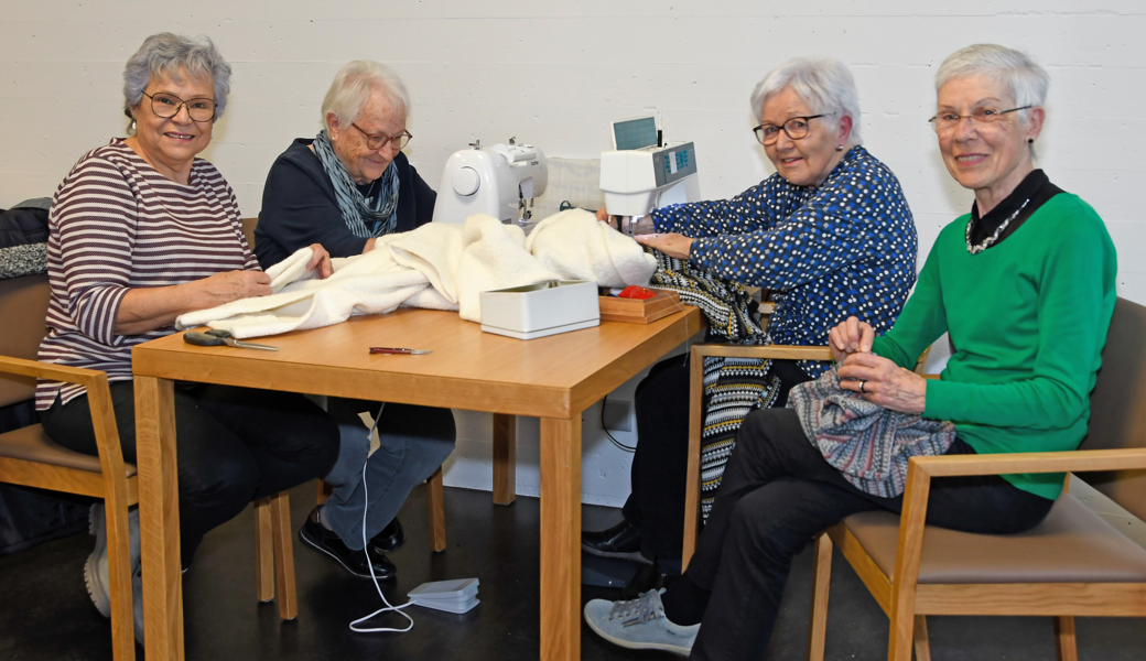 Im Flickstübli vom Altersheim Fahr werden Kleidung repariert und Erinnerungen bewahrt