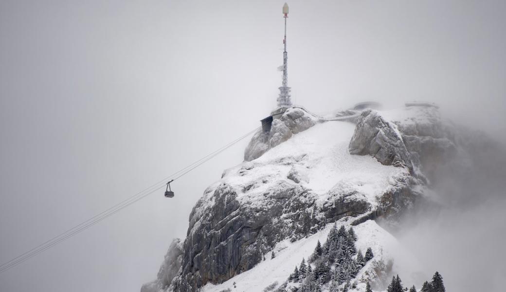 Schneefelder in höheren Lagen des Alpsteins können zu gefährlichen Situationen führen.