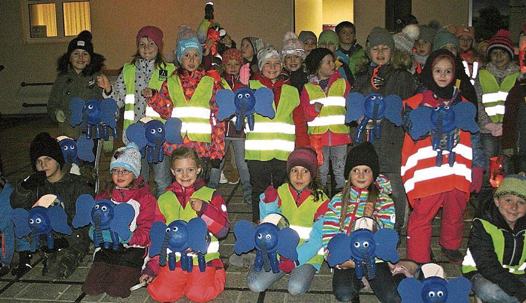 Strahlende Kinder und fantasievolle Laternen für den Liechtliumzug. 