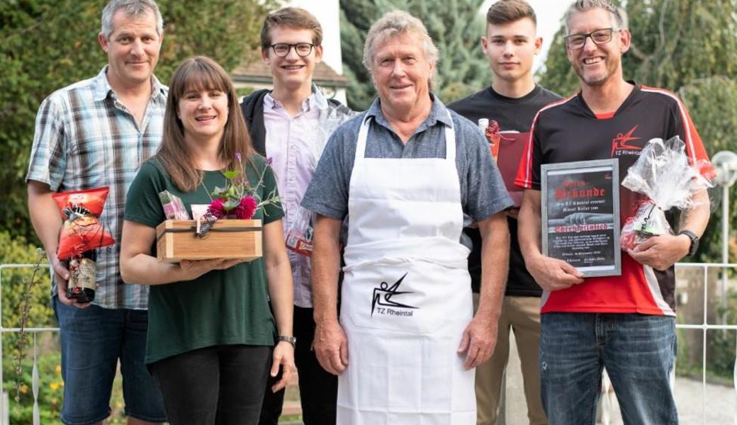 Geehrte Mitglieder (v.l.): Norbert Loher (GPK), Janine Thiébaud (Kids Fliz-Leiterin), Robin Loher (Amateure), Jürg Litscher (scheidender OK-Präsident Rheintalcup),  Nando Pallecchi (scheidender Kassier) und Marcel Keller (neues Ehrenmitglied und neuer OK-Präsident Rheintalcup).