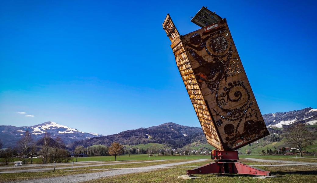 Neue Kunstwerke bereichern die Ausstellung. Dafür wird eine Vernissage abgehalten.