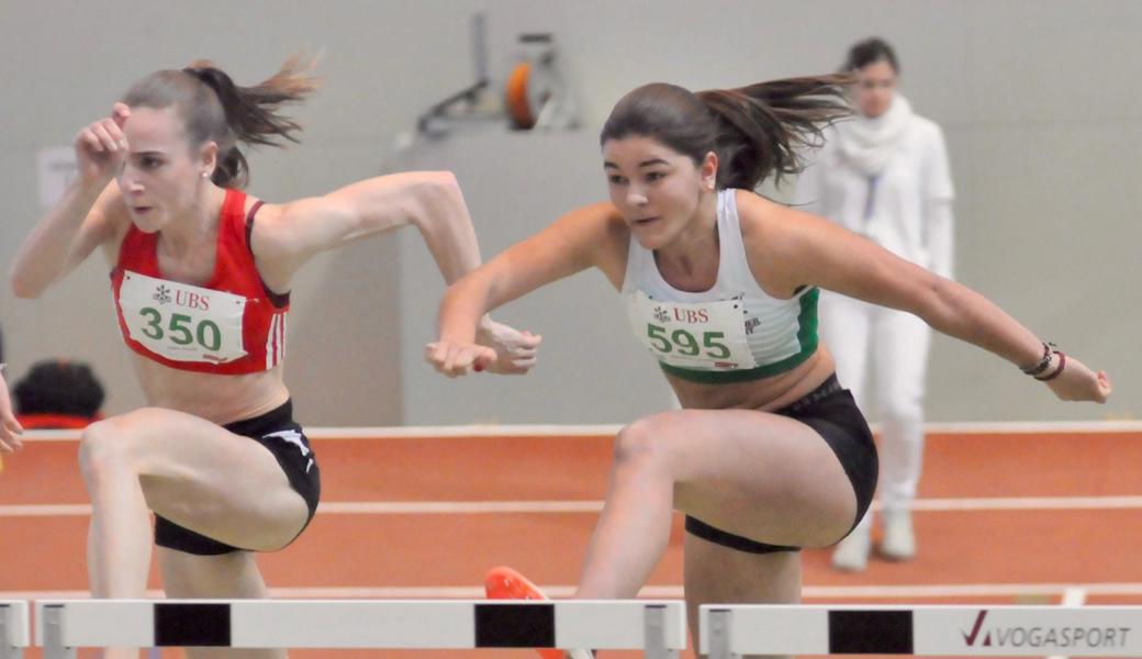 U20-Hürdensprinterin Larissa Bertényi (rechts) wurde von ihrer Dauerkonkurrentin Annik Kälin um eine Zehntelsekunde auf den zweiten Platz verwiesen.