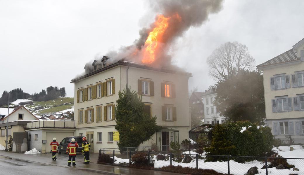 Obwohl der Brand schnell gelöscht war, ist das Haus nicht mehr Bewohnbar.