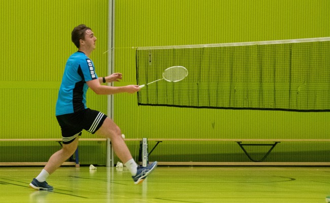 20-jähriger Diepoldsauer holt am Rheintal Badminton Open in Altstätten zwei Siege