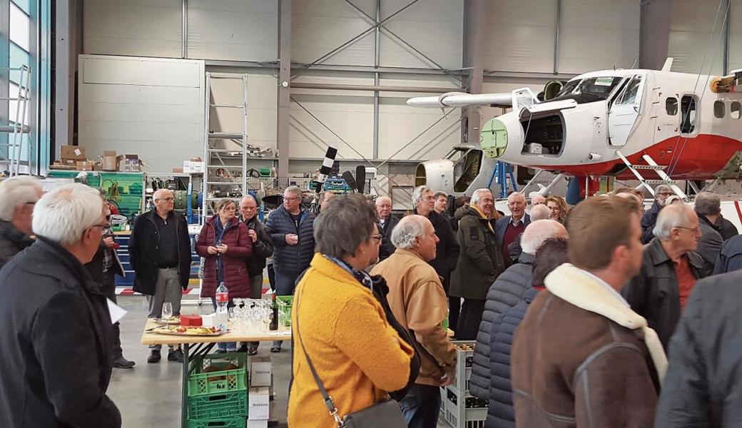 Die Interessengemeinschaft Ostschweizer Luftfahrt lud in den Hangar von Zimex Aviation ein. 