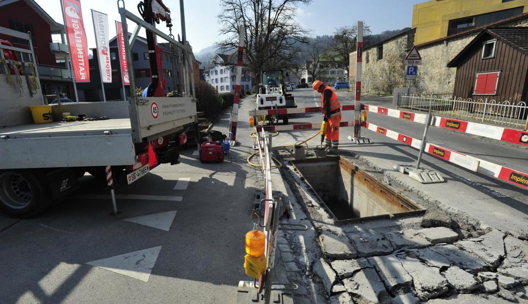 Die Bauarbeiten in der Ringgasse (im Bild eine Baustelle ebendort im Jahr 2015) dauern länger als geplant.