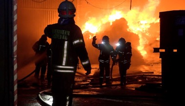 Grossbrand in Recycling-Firma in Lustenau: Die Löscharbeiten im Video