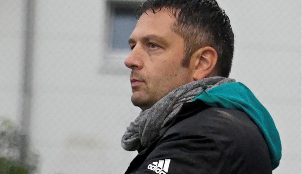 Verregnet und verloren: St. Margrethens Trainer Daniele Polverino.