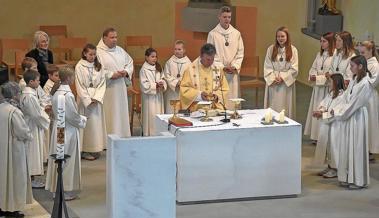 Sieben Kinder dienen neu am Altar