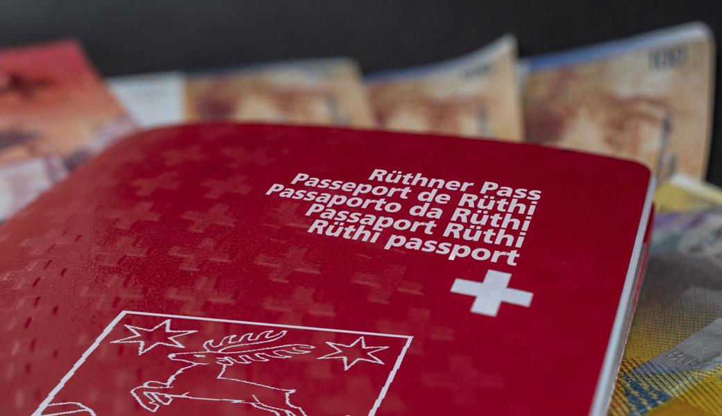 Vorausgesetzt, sie wohnen schon seit 12 Jahren oder länger dort, gibt es den Rüthner Pass für Schweizer Bürger bis Ende März günstiger: Die Ortsgemeinde subventioniert die Einbürgerung mit 100 Franken pro Gesuch.