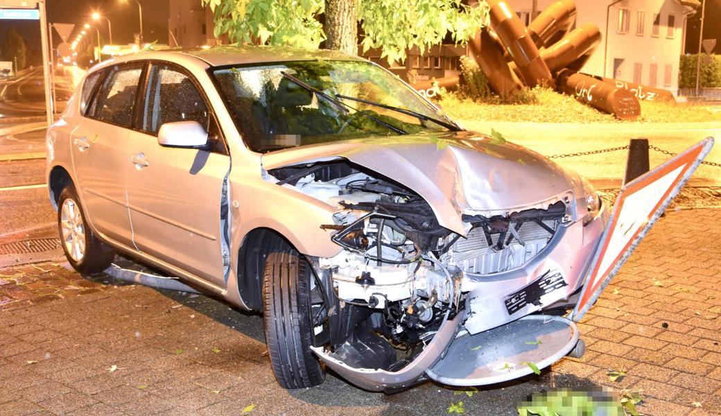 So sah das Auto nach dem Unfall aus, im Hintergrund der Auer Kreisel.