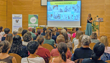 Sara Satir gibt Eltern Tipps, wie kleine Momente im Alltag neue Kraft geben