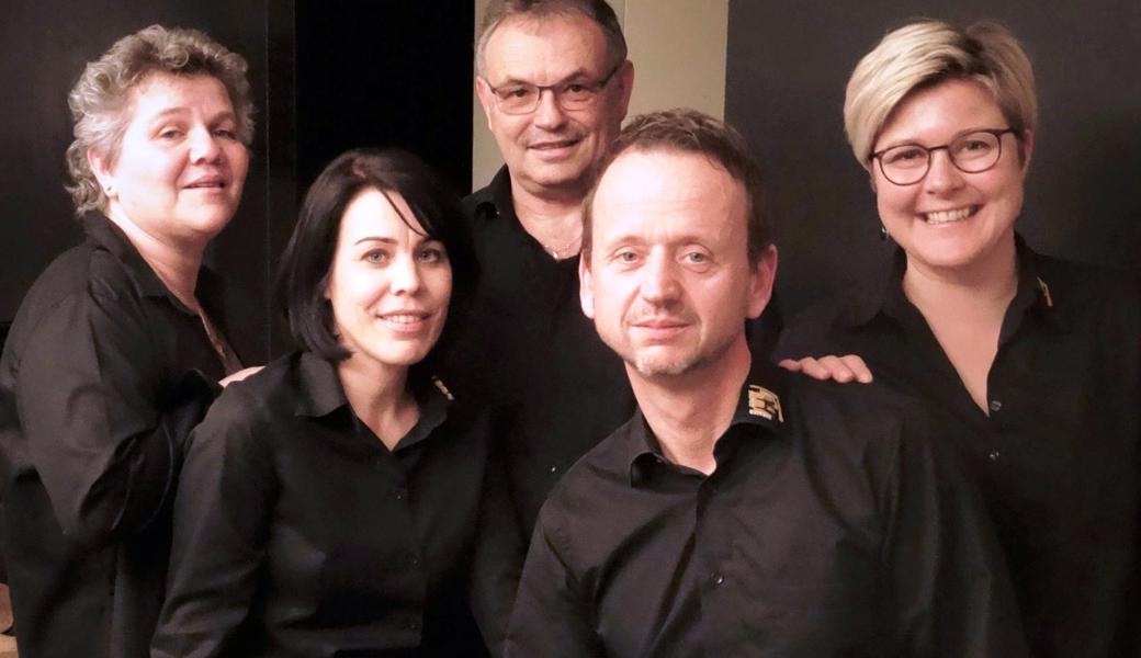 Der Vorstand der Theatergruppe Rhybrugg (von links): Kassierin Silvana Mainardi, Aktuarin Sonja Fehér, Präsident Urs Spirig, Vizepräsident Remo Langenegger und Beisitzerin Sabrina Graf.