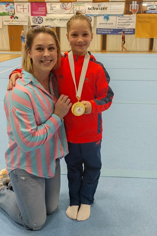 Melaniia Semeniushko begegnete am Gym-Cup der Schweizer Olympia-Bronzegewinnerin Giulia Steingruber.