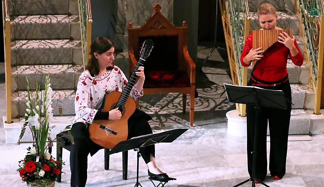 Sandra Dobler, Panflöte, und Priska Gross, Gitarre, gestalteten das Bettagskonzert mit Melodien aus dem 20. Jahrhundert.