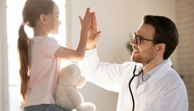 Kinderärzte-Mangel: Wer holt die jungen Mediziner zu uns?